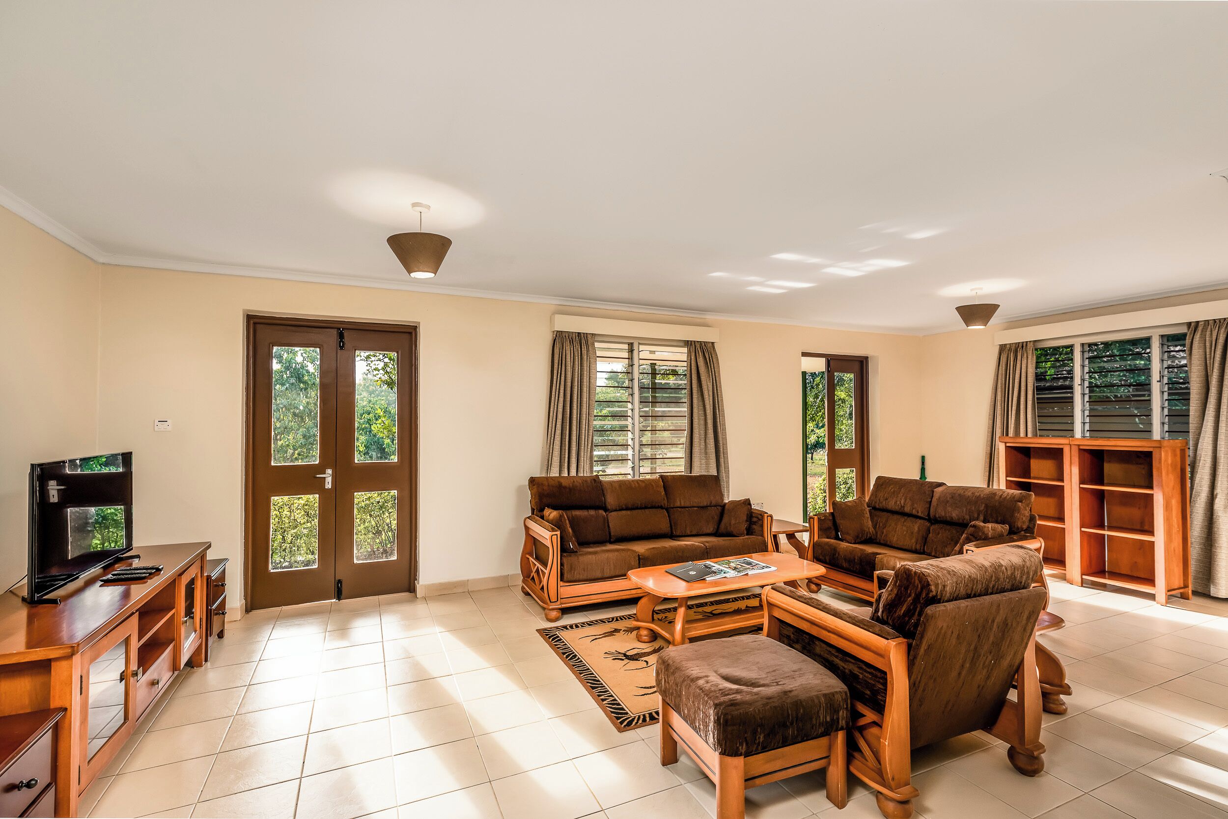 Classic Cottage | Living area | 42-inch flat-screen TV with satellite channels