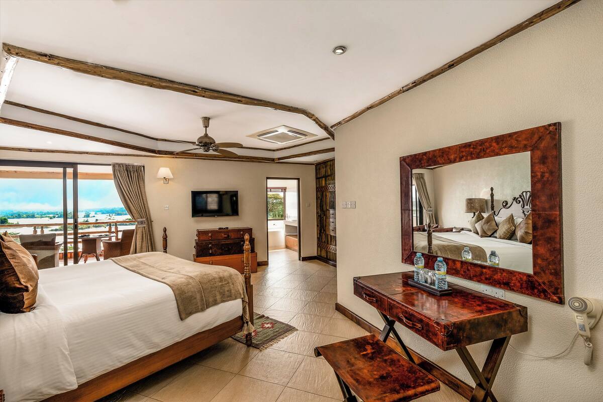 In-room safe, desk, blackout curtains, bed sheets