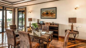 Signature Cottage | In-room dining