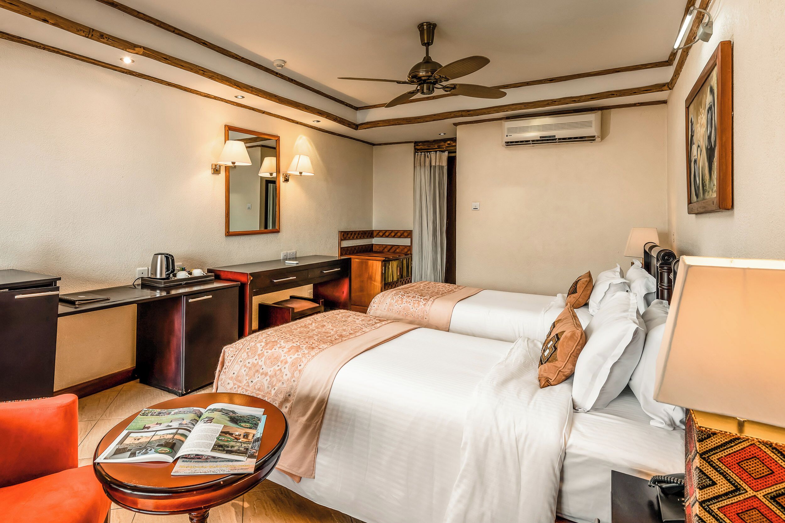 Superior Room | In-room safe, desk, blackout curtains, bed sheets