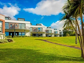 Apartament, 2 dormitoris (Sleeps 5) | Caixa forta a l'habitació, escriptori i planxa i posts de planxar 