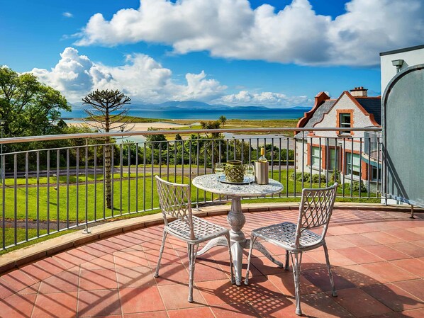 Apartment, 2 Bedrooms (Sleeps 5) | Terrace/patio