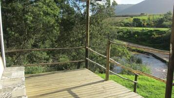 Riverside Cabin | Terrace/patio