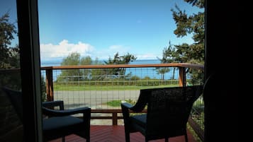 Room, 1 Queen Bed, Ensuite, Bay View | Balcony view