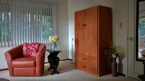 Room, Shared Bathroom | Free WiFi, bed sheets - GreenHouse Inn by the Bay (Sequim)