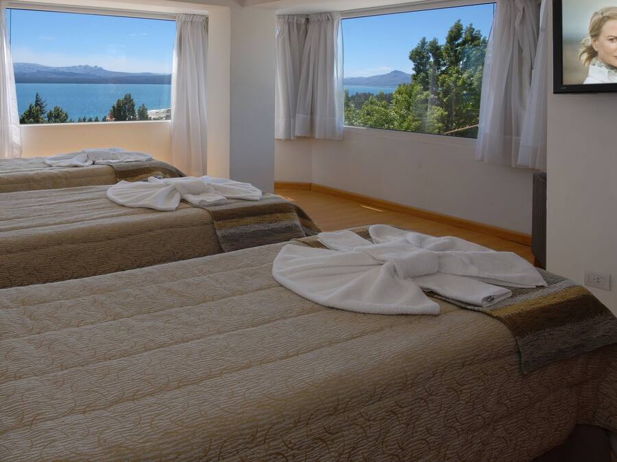 Caja de seguridad en la habitación y ropa de cama