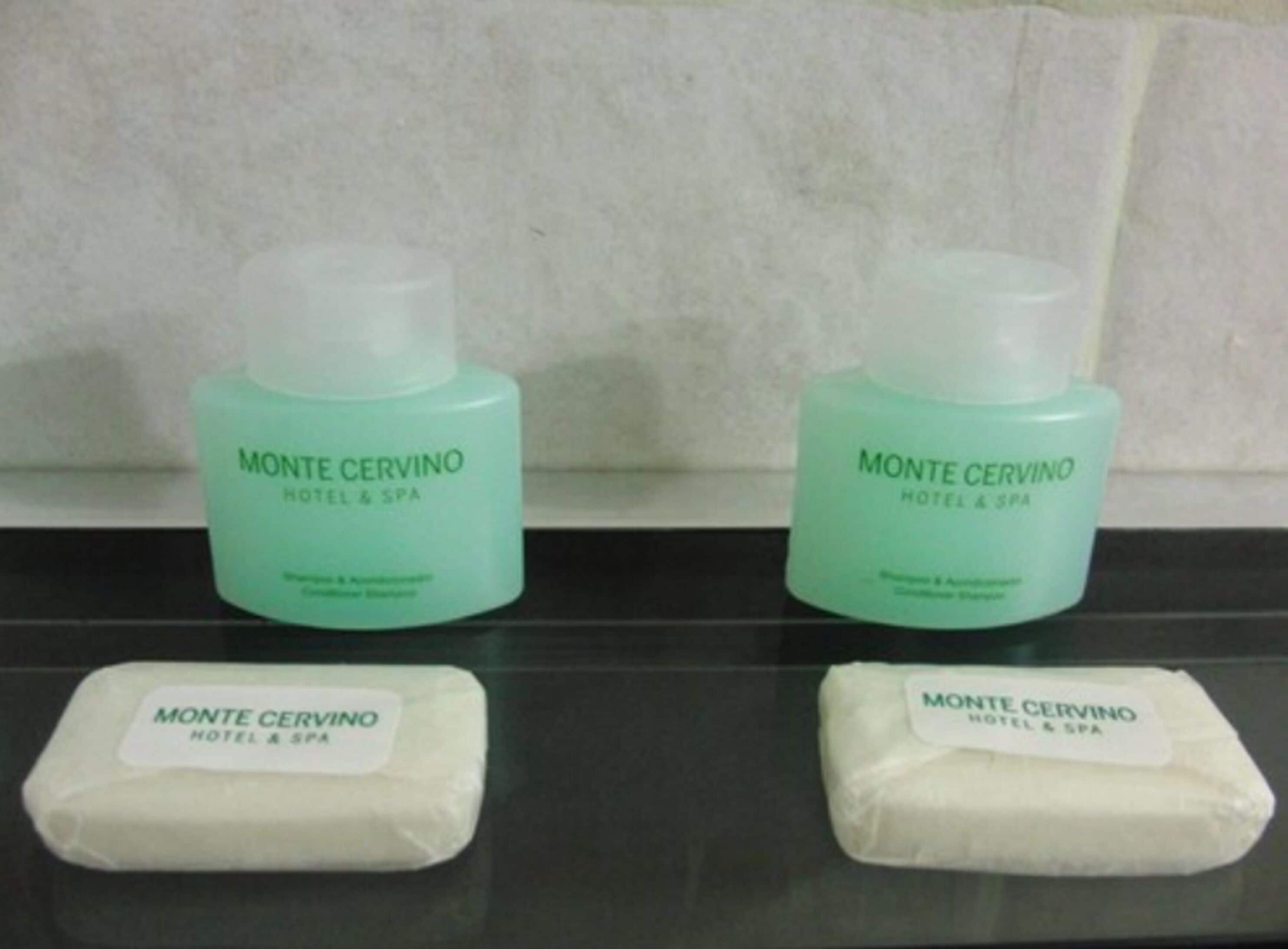 combined shower/bathtub, free toiletries, hair dryer, towels