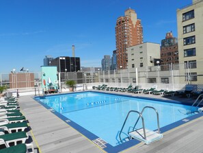 Outdoor pool - The Watson Hotel (New York)
