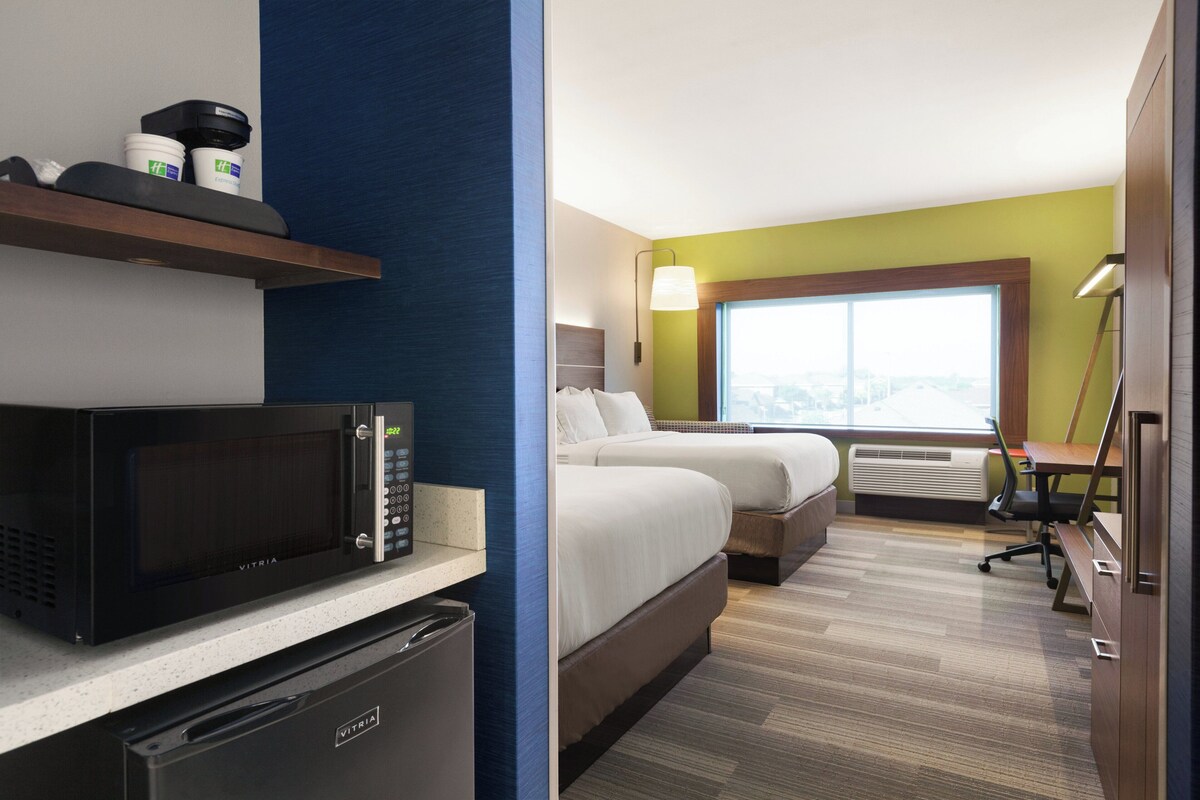 In-room safe, desk, blackout drapes, iron/ironing board (on request)