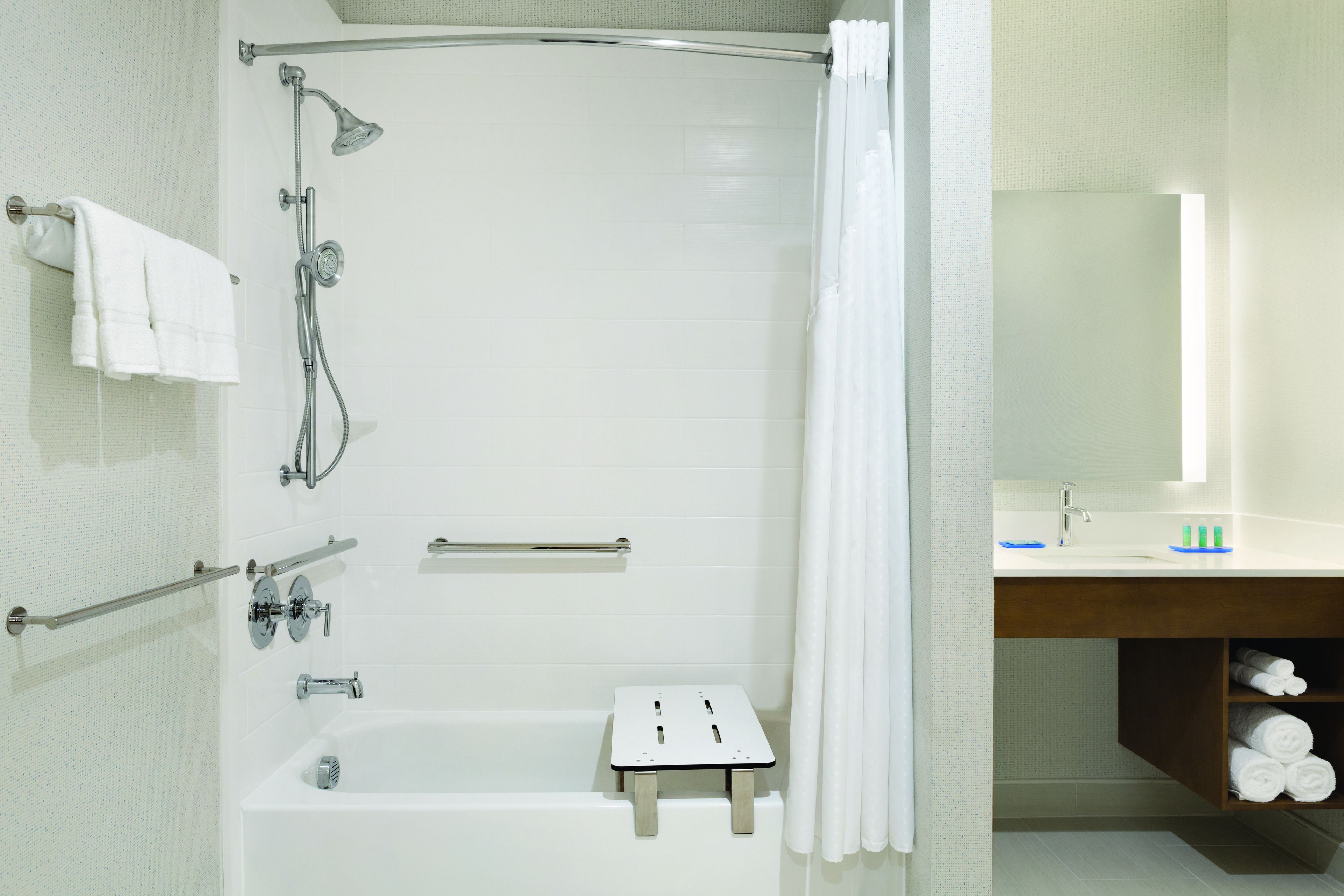 combined shower/bathtub, free toiletries, hair dryer, towels