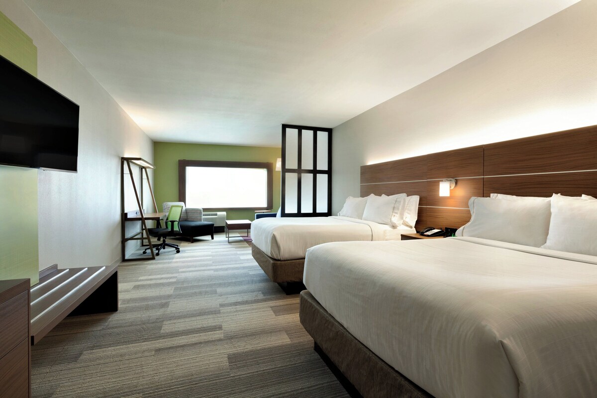 In-room safe, desk, blackout drapes, iron/ironing board (on request)