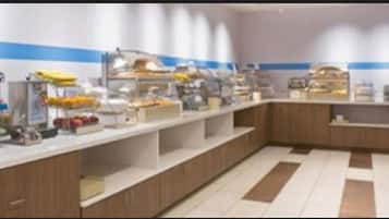 Petit déjeuner buffet compris tous les jours