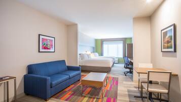 Suíte, 2 camas Queen | Cofres nos quartos, individualmente decorados