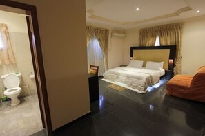 3 habitaciones, escritorio, wifi y ropa de cama 