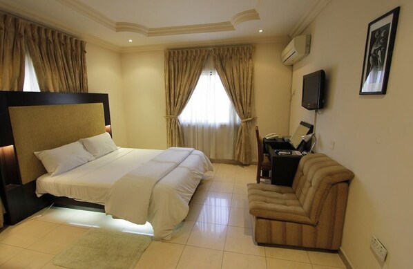 3 habitaciones, escritorio, wifi y ropa de cama 