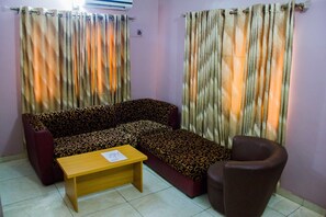 Lobby sitting area - Hotel Bel Ami (Lagos)