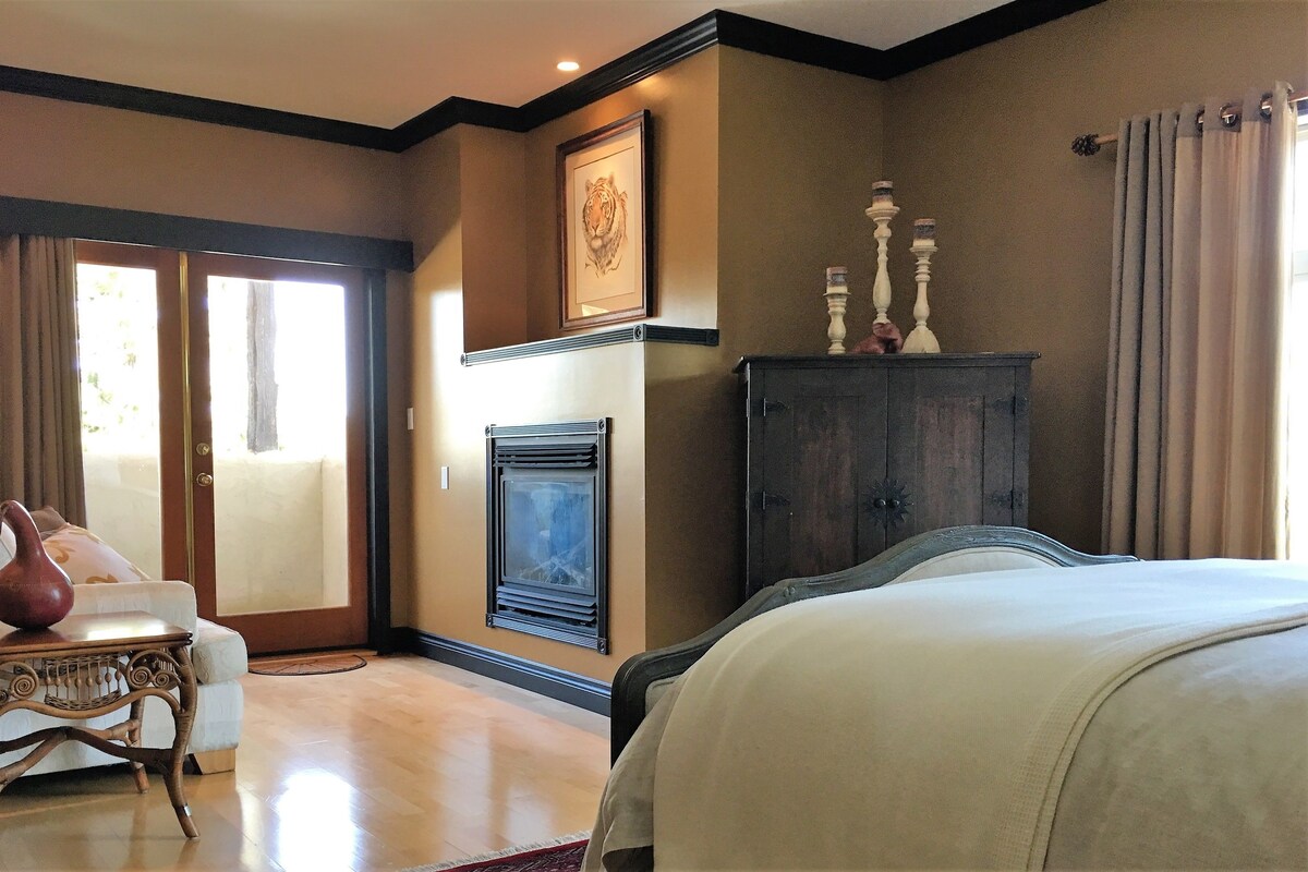 Luxury-Suite, 1 Queen-Bett, Bergblick | Wohnbereich | Smart-TV, Netflix