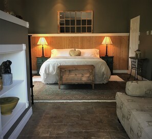 Luxury-Suite, 1 King-Bett, Erdgeschoss | Bettwäsche aus ägyptischer Baumwolle, hochwertige Bettwaren