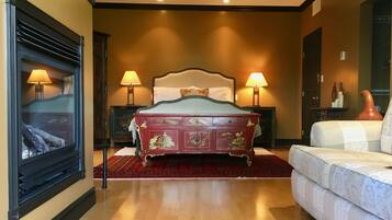 Luxury Suite, 1 Queen Bed, Mountain View | Egyptian cotton sheets, premium bedding, down duvets, pillow-top beds