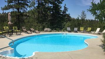 Seasonal outdoor pool, pool loungers