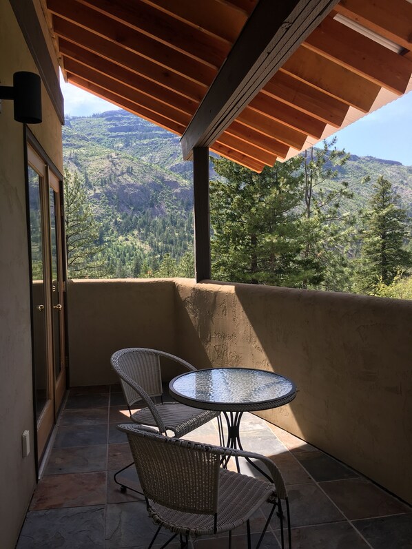 Suite de lujo, 1 cama Queen size, vista a la montaña | Sábanas de algodón egipcio, ropa de cama de alta calidad y edredón