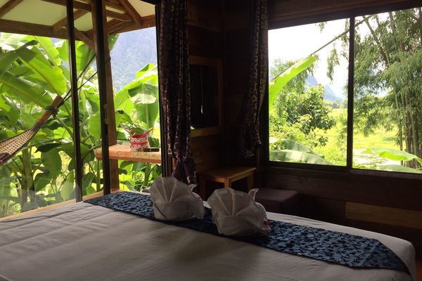 Villa (Mountain & Farm View) | Pemandangan dari bilik