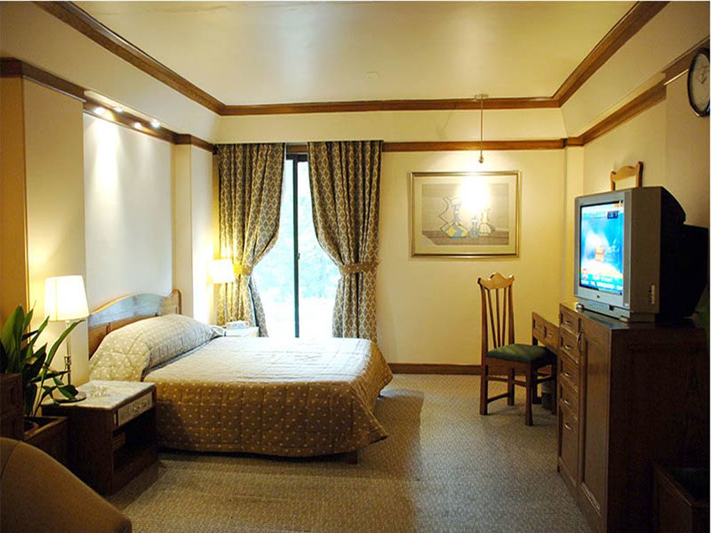 classic twin room | 1 bedroom, minibar, in-room safe, desk