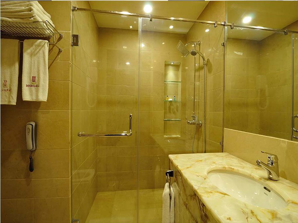 rainfall showerhead, free toiletries, hair dryer, bidet