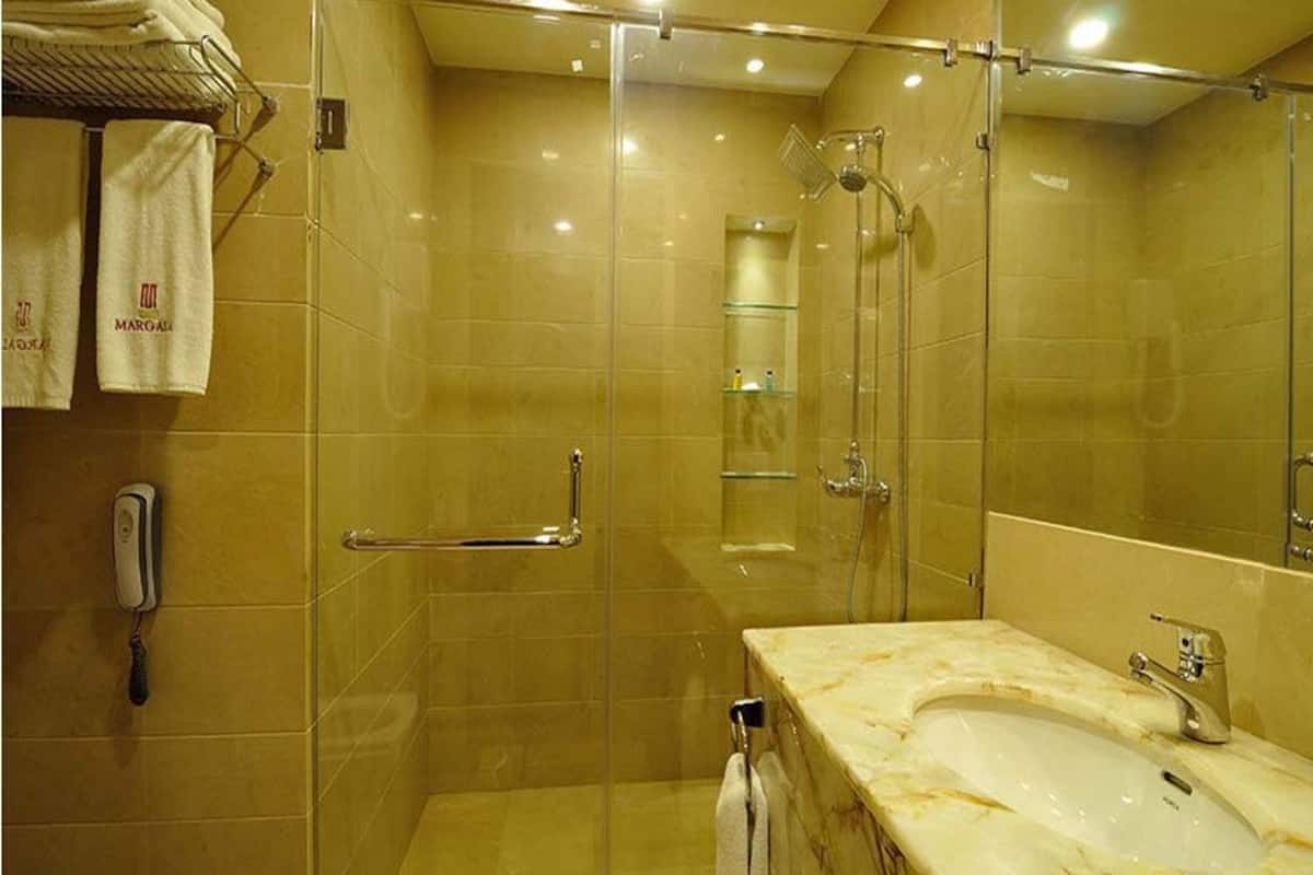 rainfall showerhead, free toiletries, hair dryer, bidet