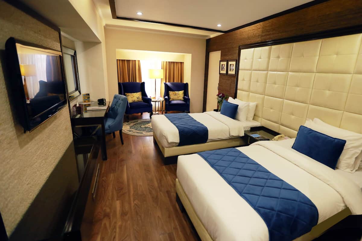 room, 1 single bed, non smoking | minibar, in-room safe, desk, blackout curtains