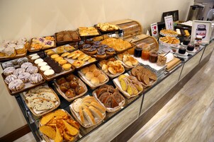 Free daily buffet breakfast