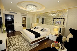 Presidential Suite, 1 Double Bed | Minibar, in-room safe, desk, blackout drapes