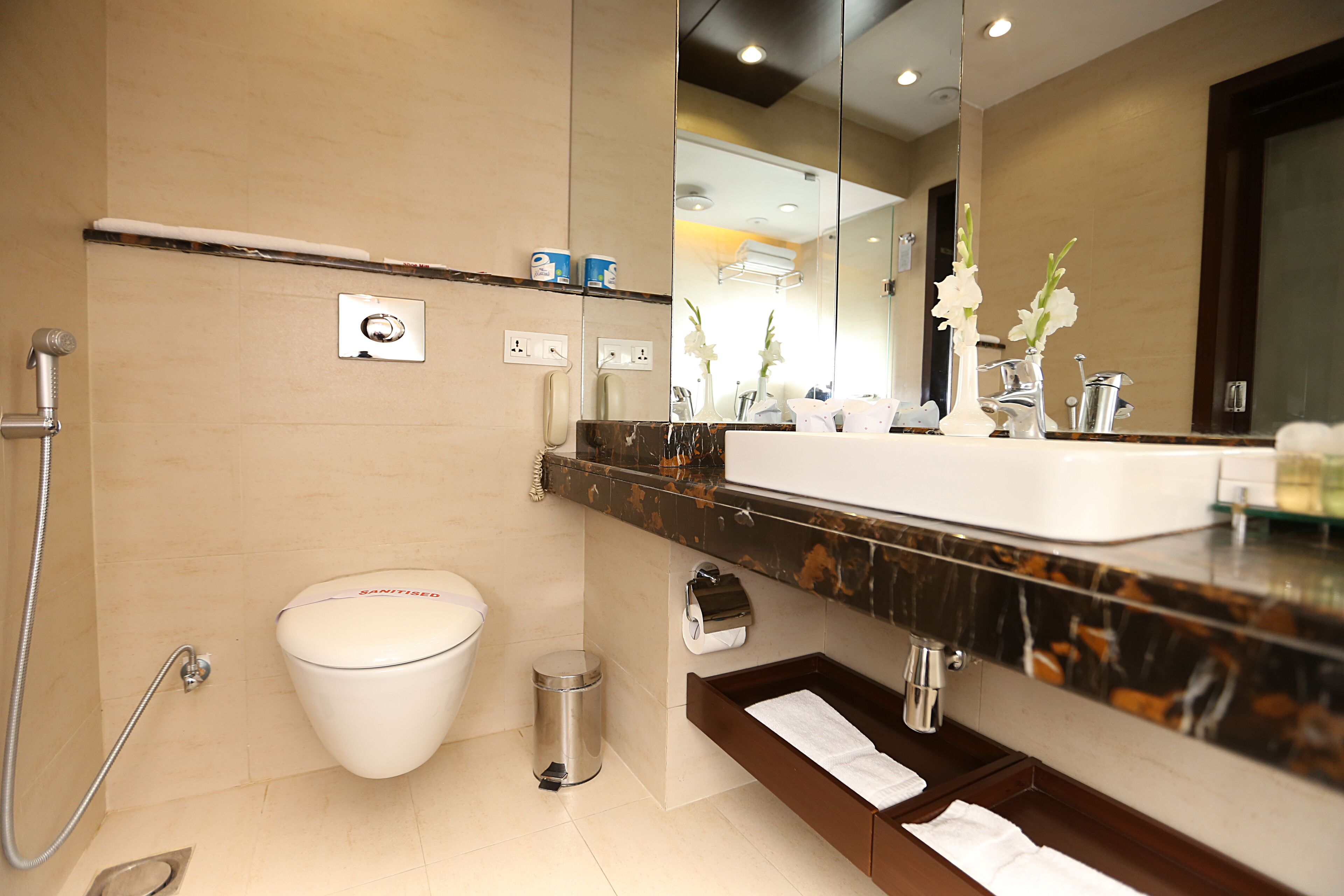 business room, 1 king bed, smoking | bathroom | rainfall showerhead, designer toiletries, hair dryer, bathrobes