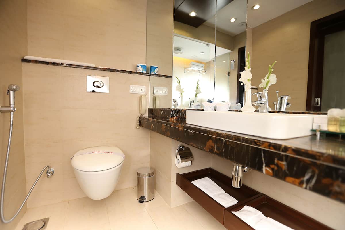 business room, 1 king bed, smoking | bathroom | rainfall showerhead, designer toiletries, hair dryer, bathrobes