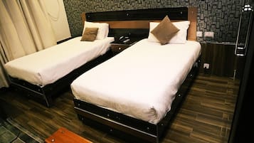 Minibar, bureau, Wi-Fi gratuit, draps fournis