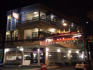 Front of property - Srisomboon Hostel (Trang)