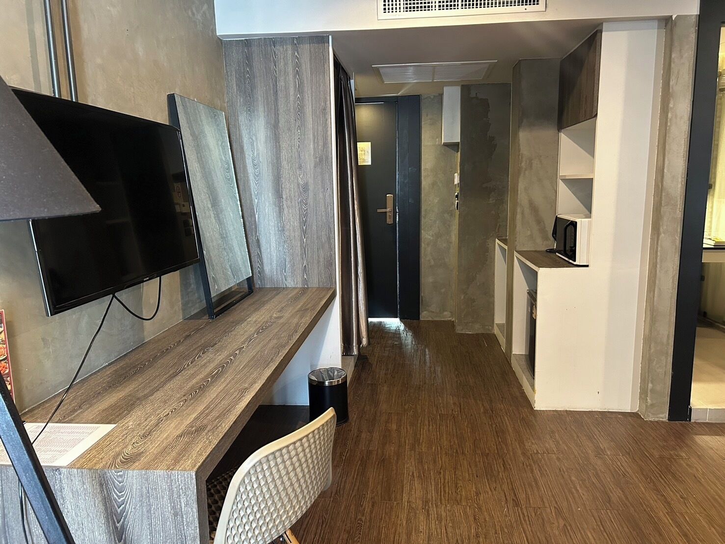 junior suite | 1 bedroom, premium bedding, in-room safe, desk