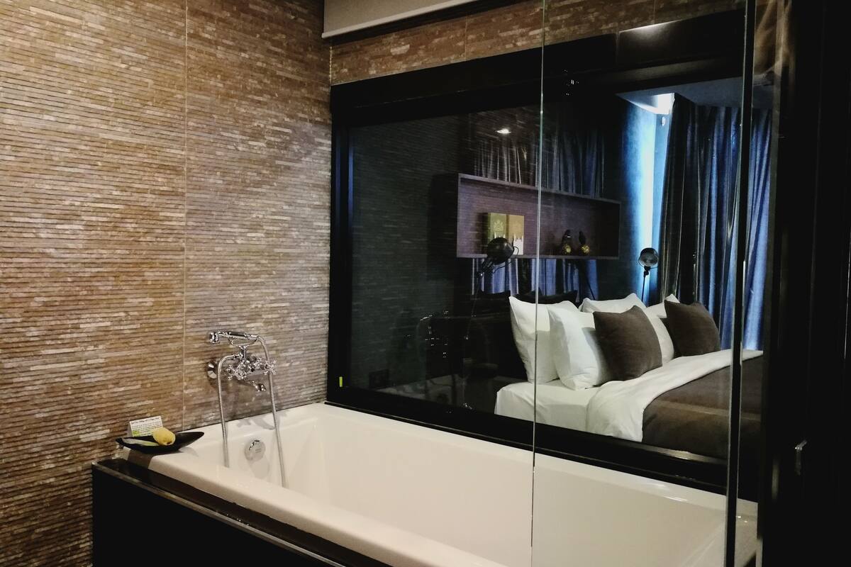 exclusive double room | bathroom | free toiletries, hair dryer, towels, soap