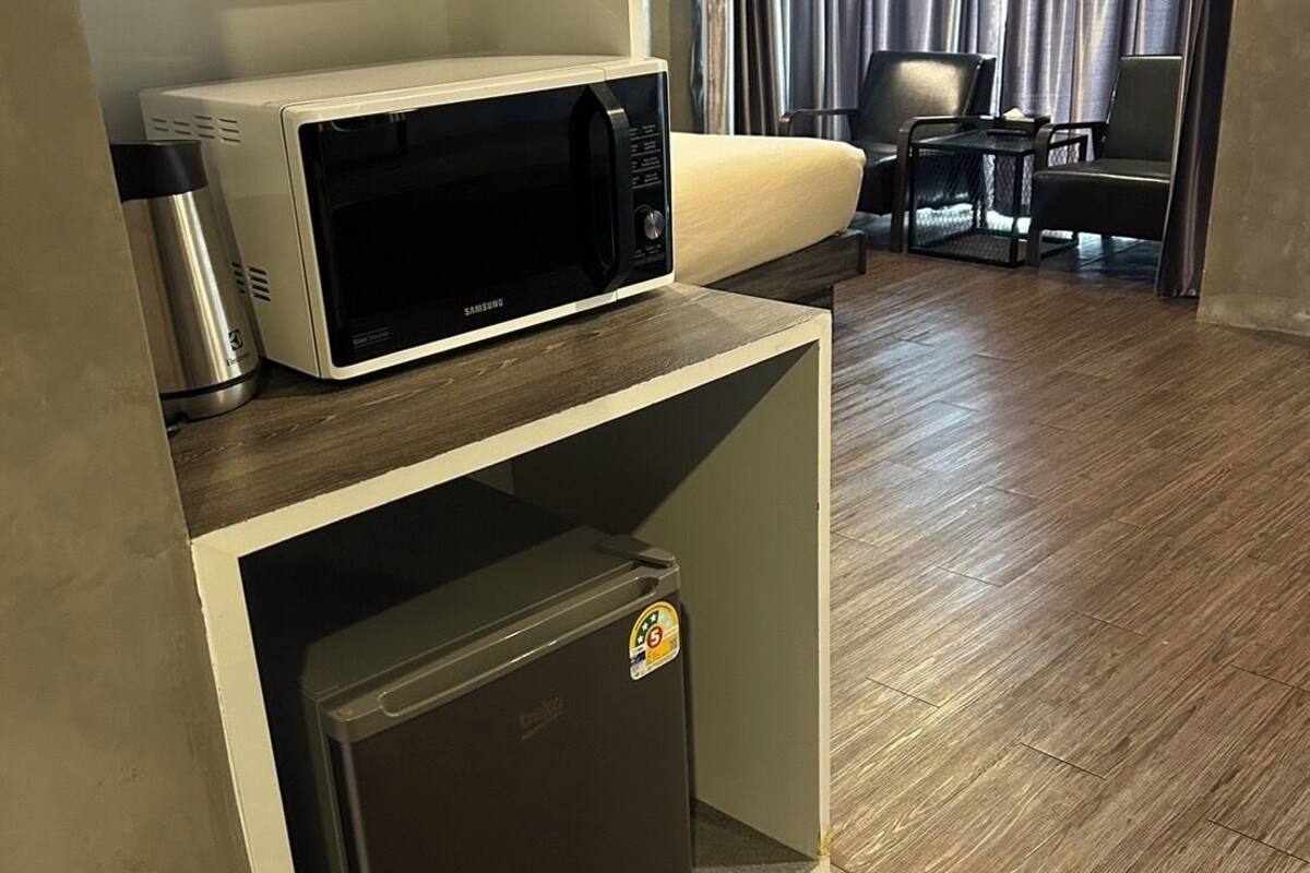 junior suite | 1 bedroom, premium bedding, in-room safe, desk