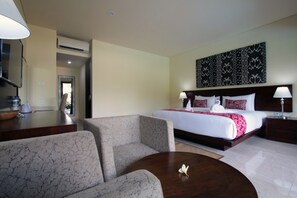 Deluxe Double or Twin Room | Living room | 43-inch LED TV with cable channels, TV