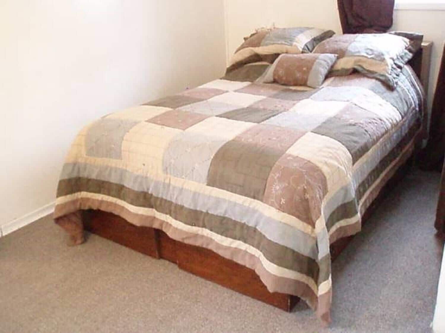 2 kamar tidur, setrika/meja setrika, Wi-Fi gratis, dan seprai linen