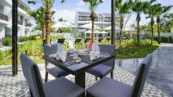 Se sirven desayunos, almuerzos y cenas; cocina vietnamita