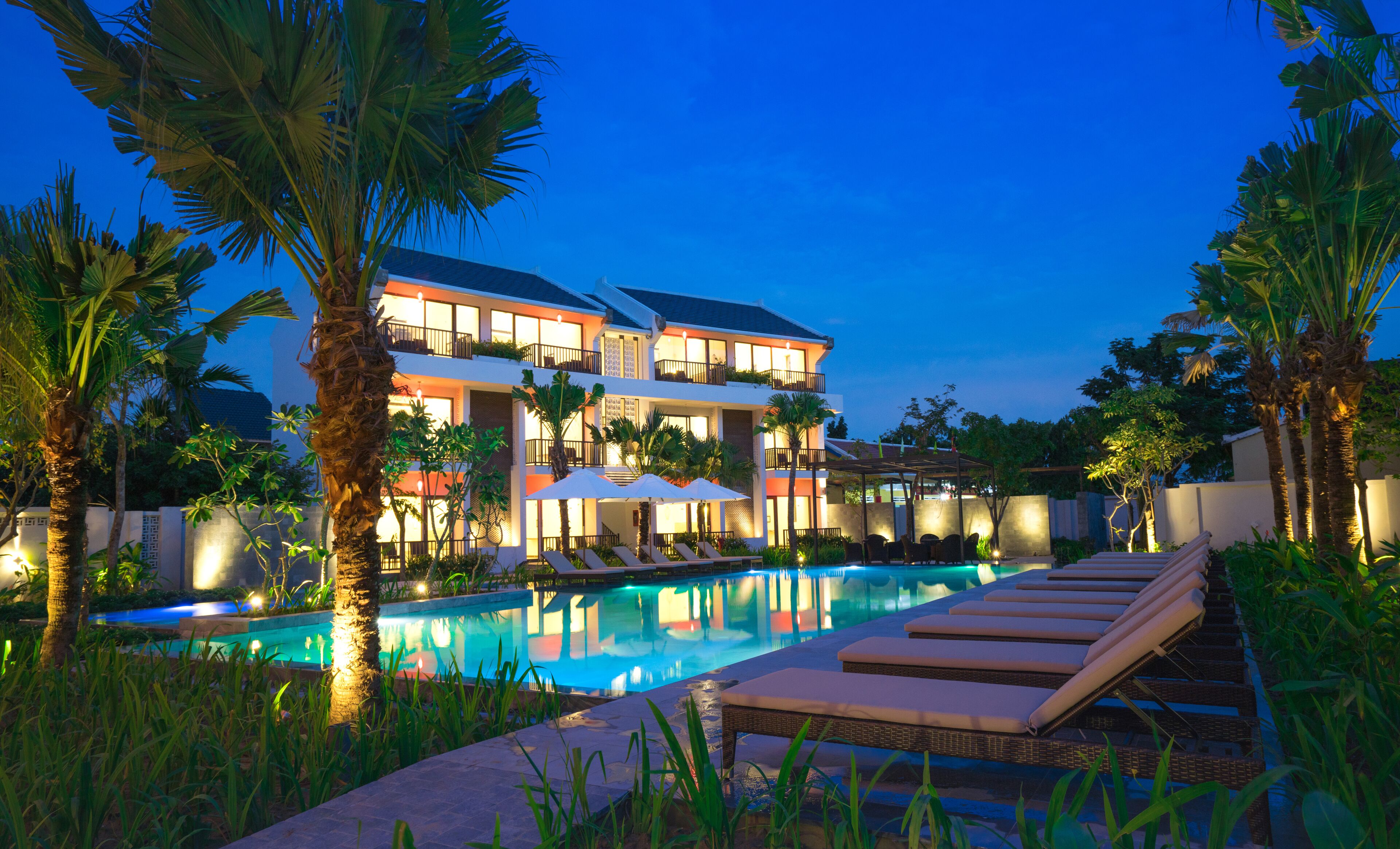 outdoor pool, pool umbrellas, pool loungers