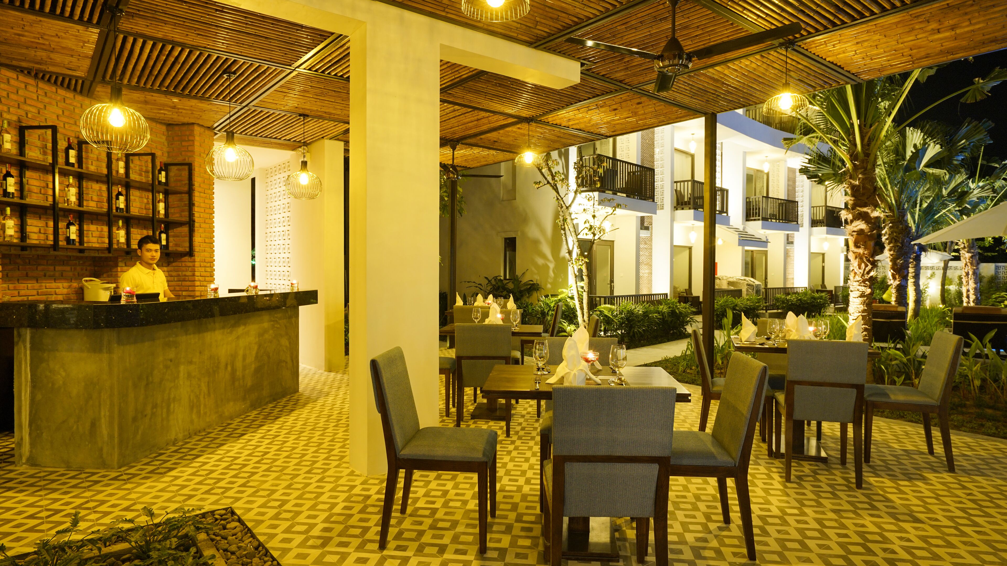 breakfast, lunch, dinner served; vietnamese cuisine