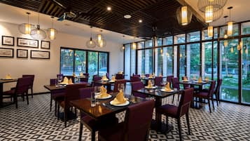 Breakfast, lunch, dinner served; Vietnamese cuisine