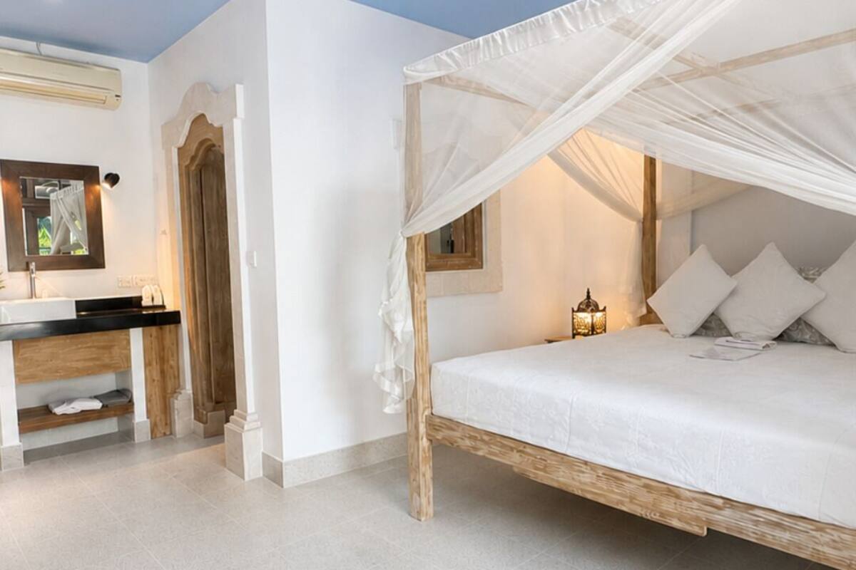 Egyptian cotton sheets, premium bedding, pillowtop beds, minibar