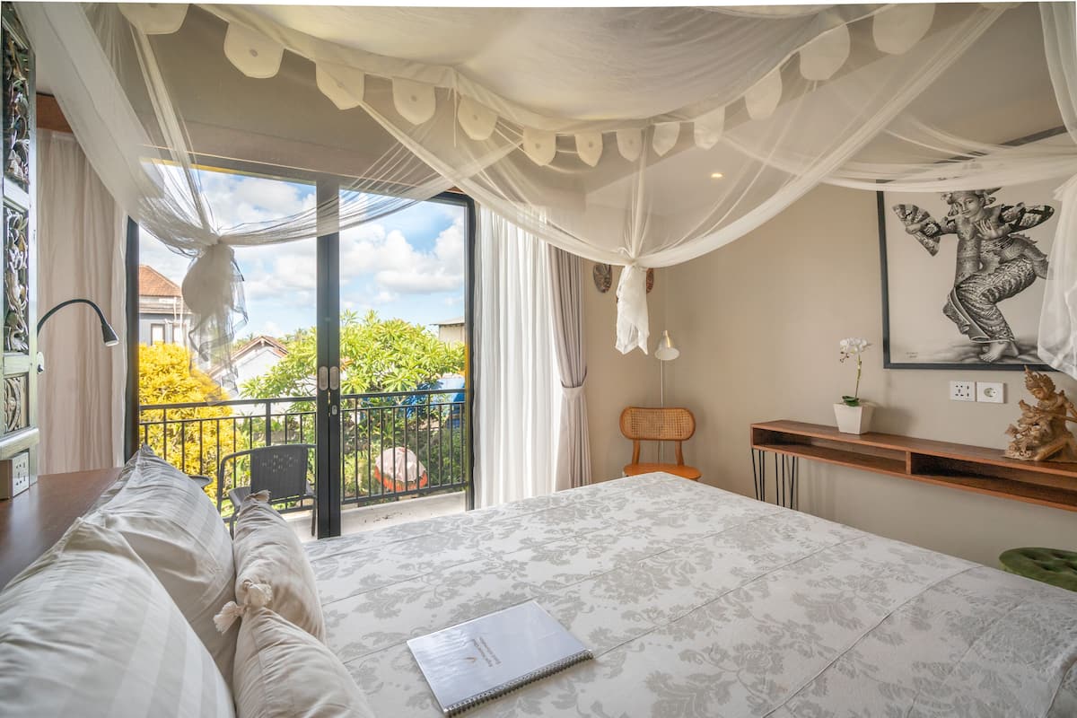 In-room safe, blackout curtains, soundproofing, iron/ironing board