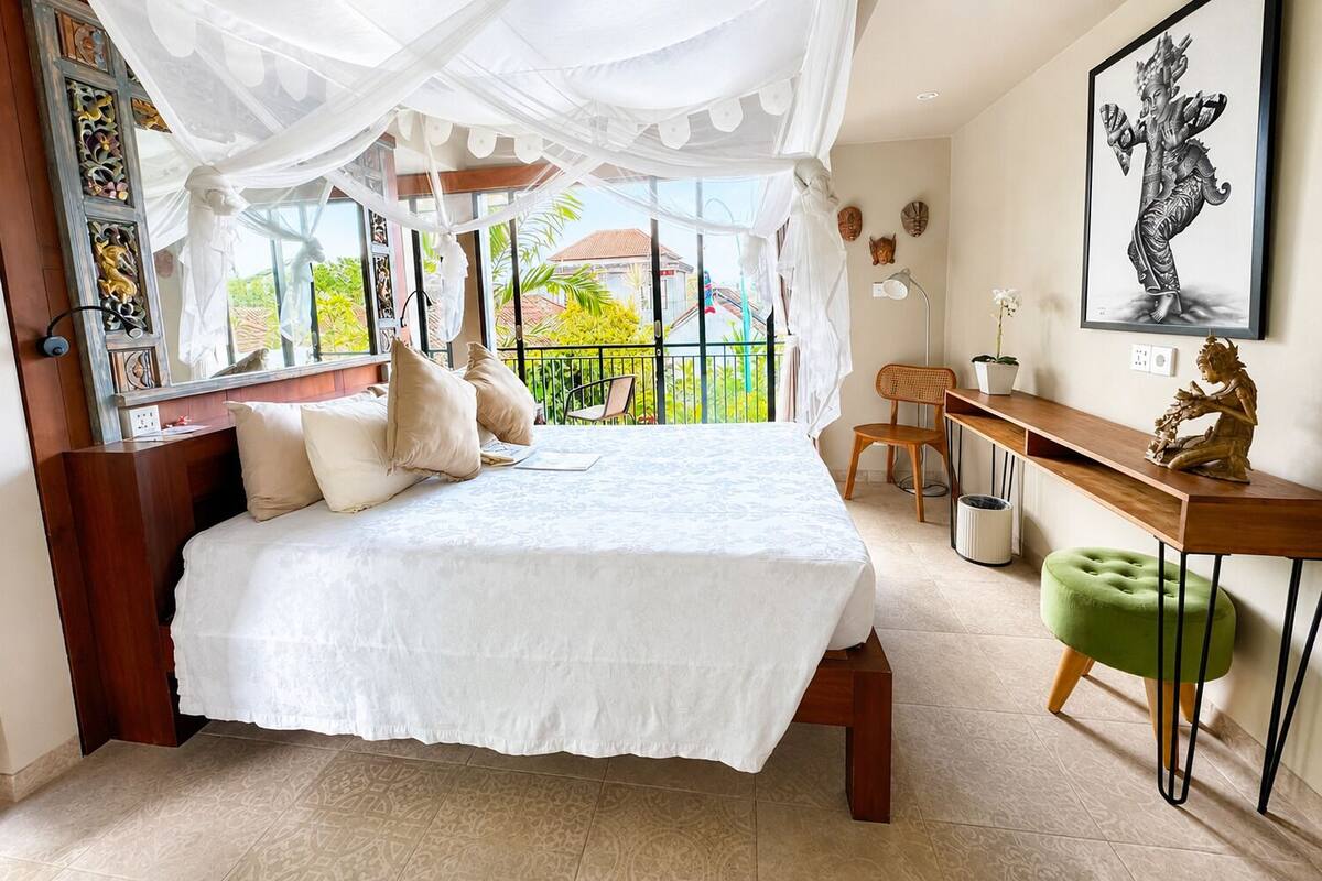 Egyptian cotton sheets, premium bedding, pillowtop beds, minibar