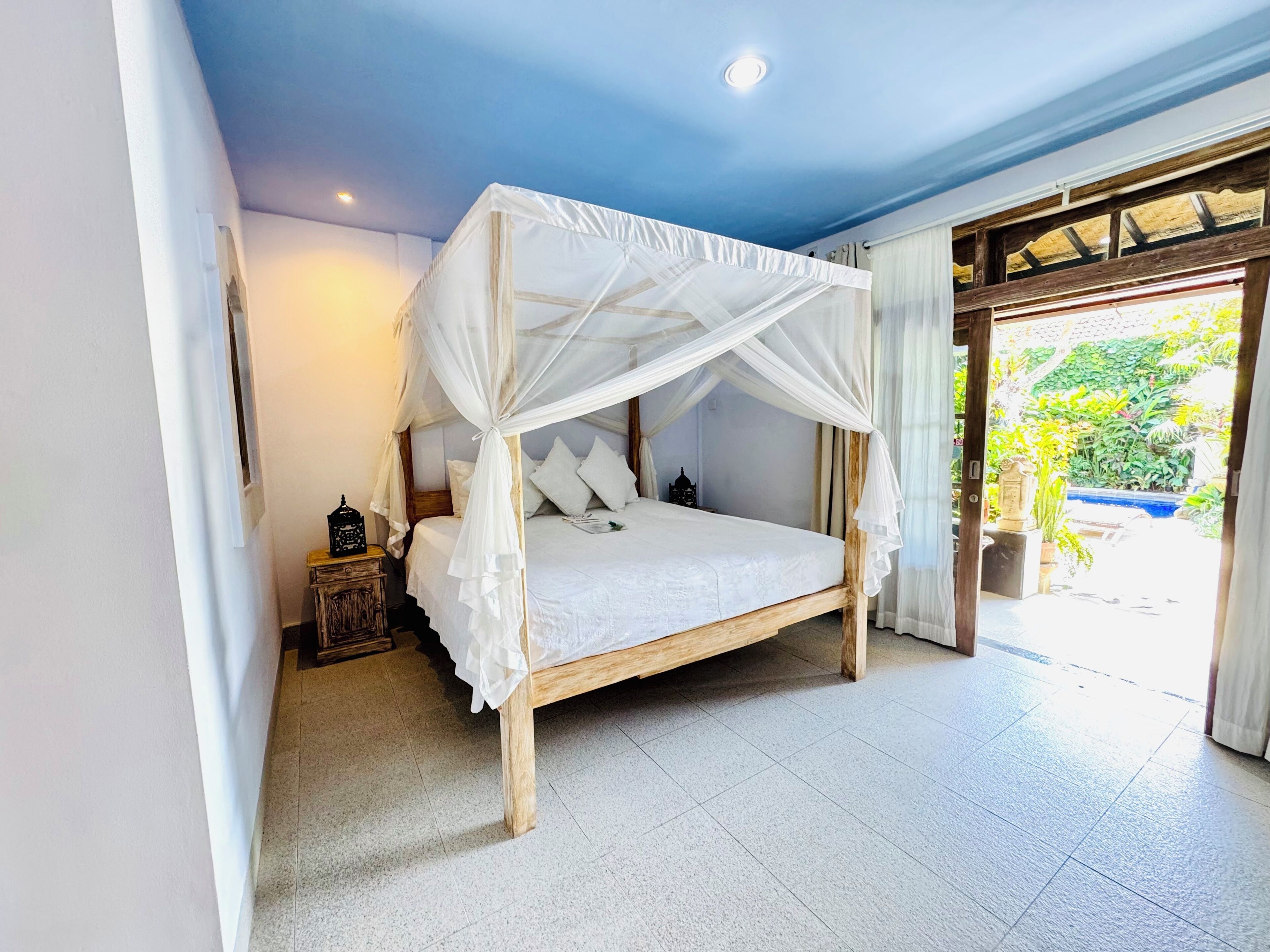 Egyptian cotton sheets, premium bedding, pillowtop beds, minibar