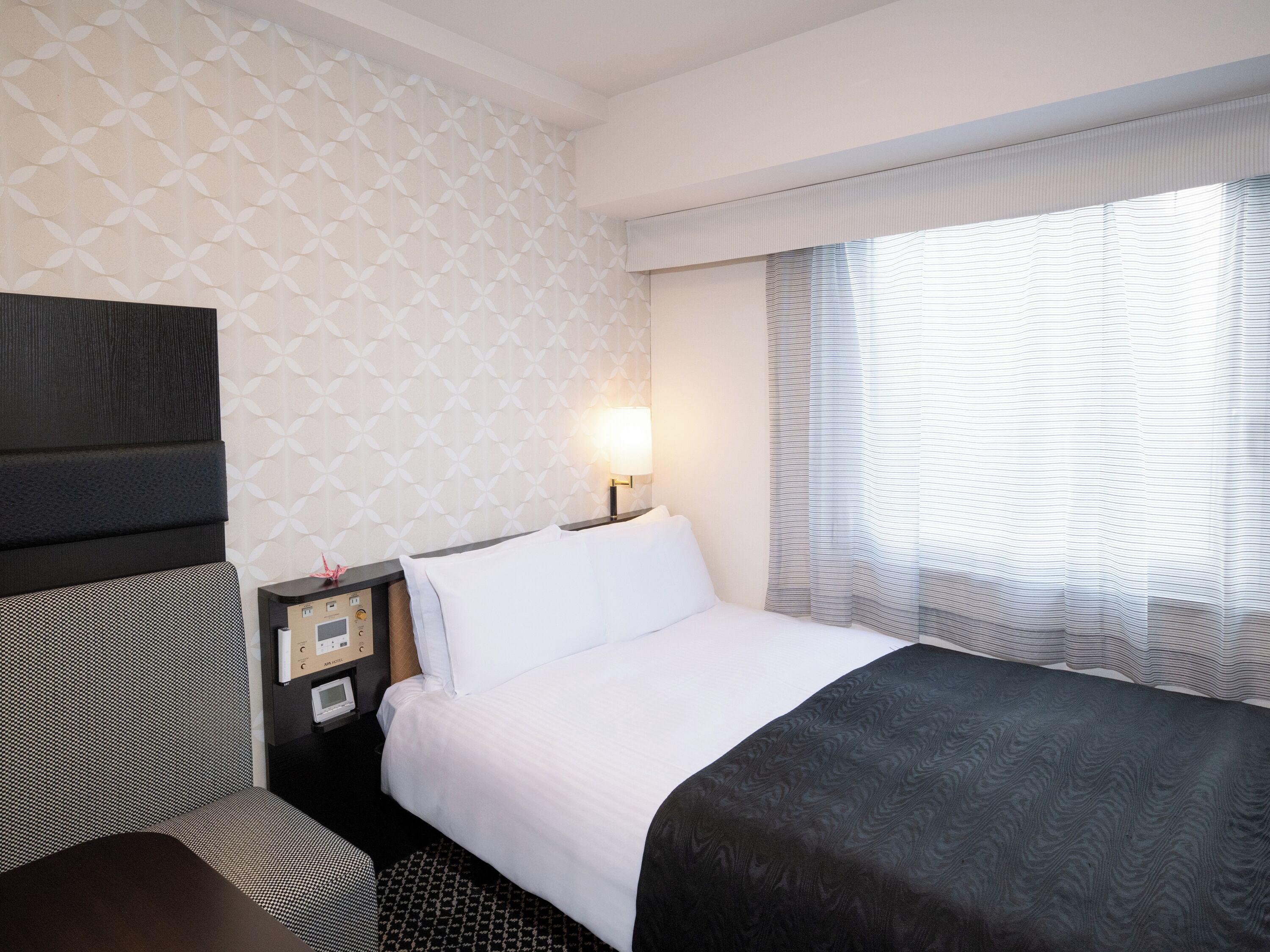 Ropa de cama de alta calidad, escritorio y cortinas blackout 